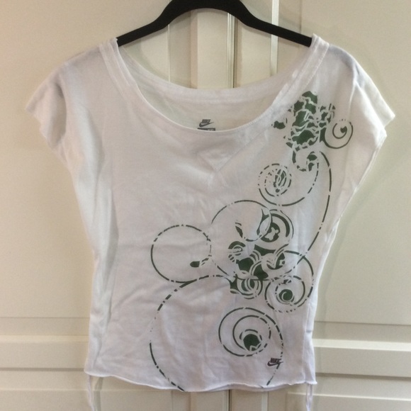 Nike Shirt White Short Sleeve w/Green Scroll Design XS - Picture 1 of 7